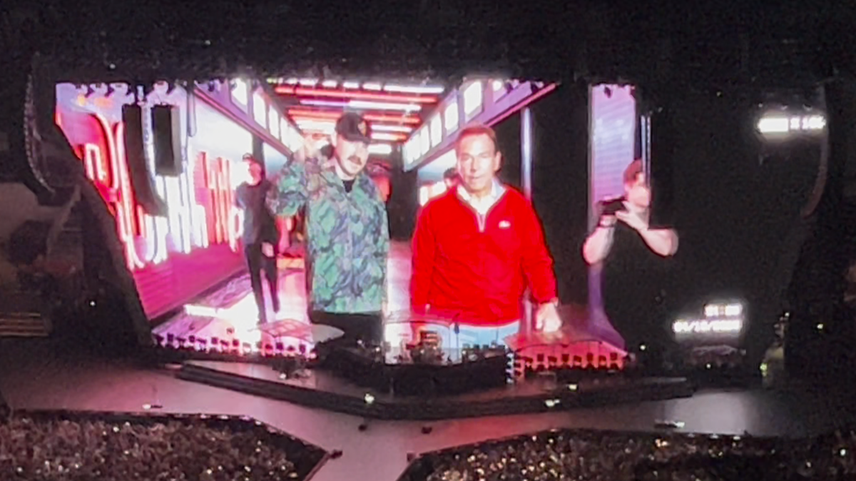 WATCH: Nick Saban joins Morgan Wallen for walkout at concert in Bryant ...