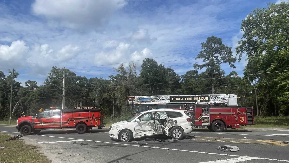 4 children, 3 adults hospitalized after crash in Ocala