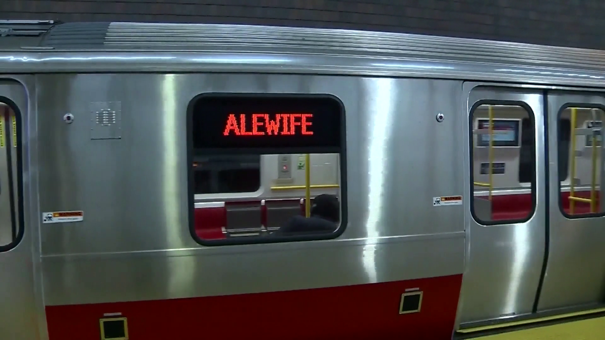 Red Line shuttle buses cause delays, frustration for commuters