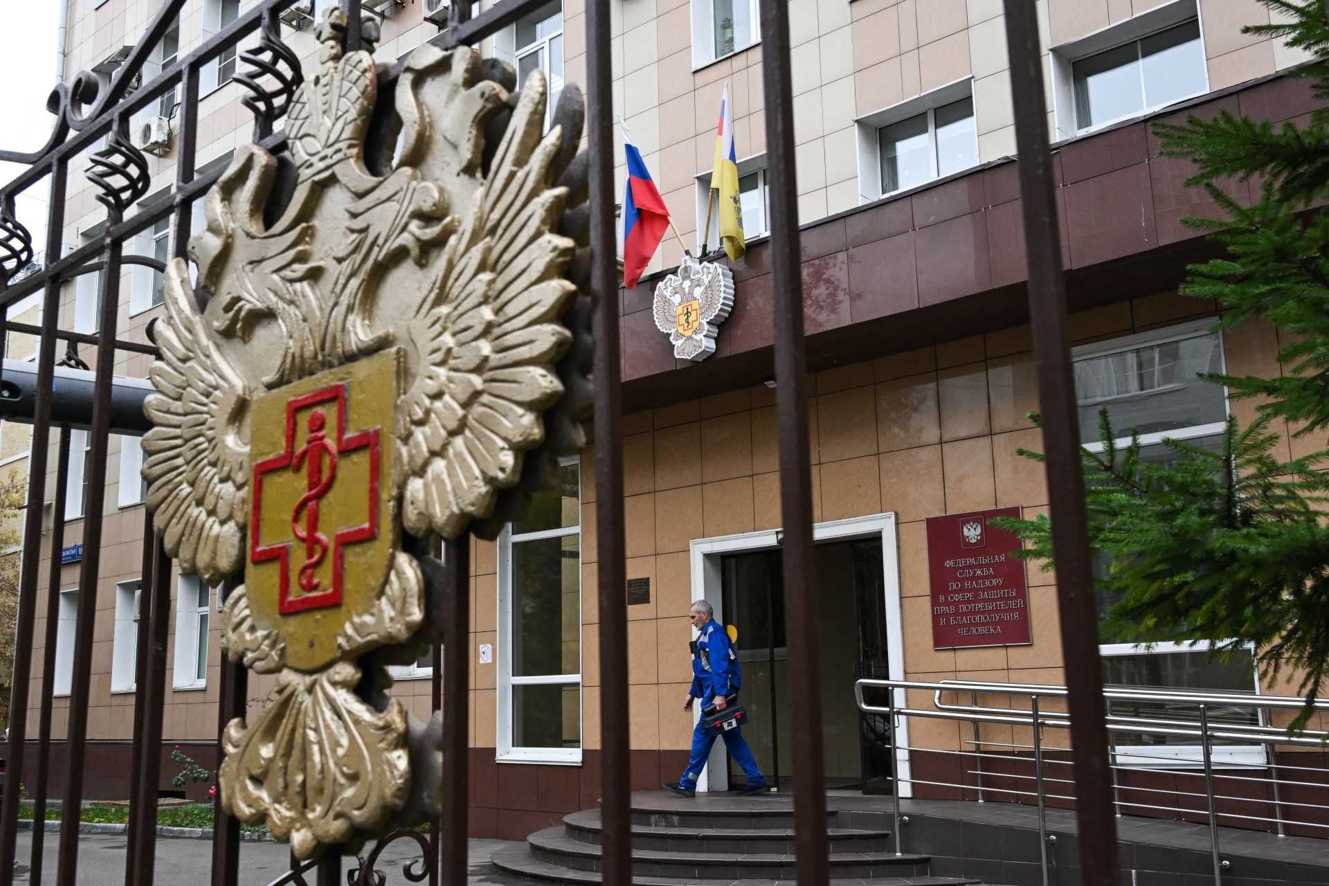 Does a Russian lab worker’s death carry pandemic risk? Not based on what we know now, experts say