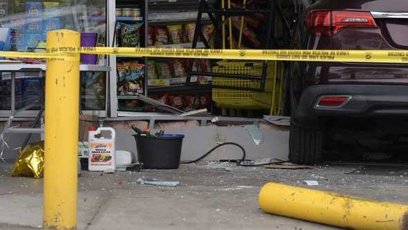 Two injured after car crashes into Dollar General in NE Albuquerque