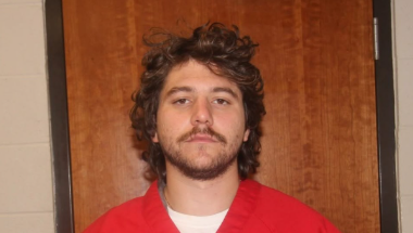 Man wanted for assaulting deputy in Simpson County surrenders