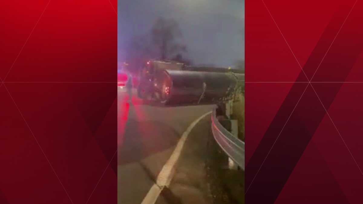 Overturned tanker truck slows traffic in Robinson Township