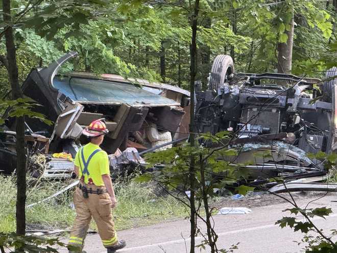 Dispatch: 2 injured after motorhome overturns along Westmoreland County road
