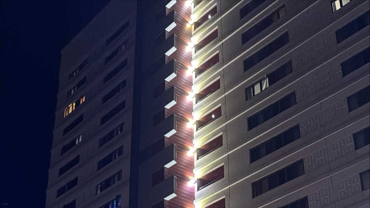 One person hospitalized in downtown Des Moines apartment fire