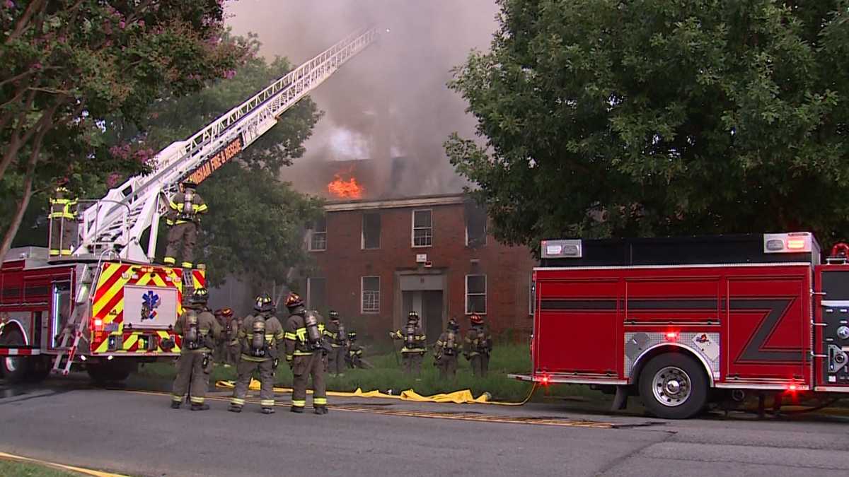 Birmingham firefighters respond to blaze on Tuscaloosa Avenue