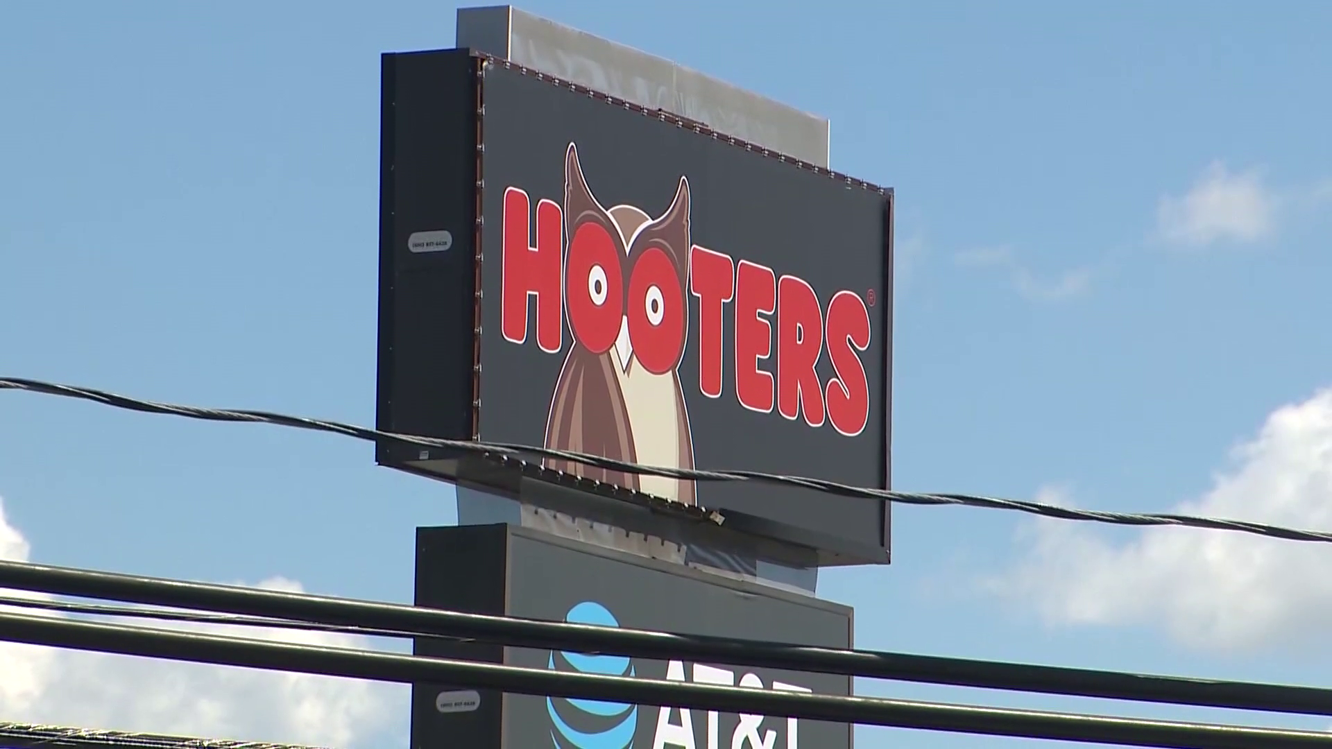 Hooters closes all Massachusetts locations