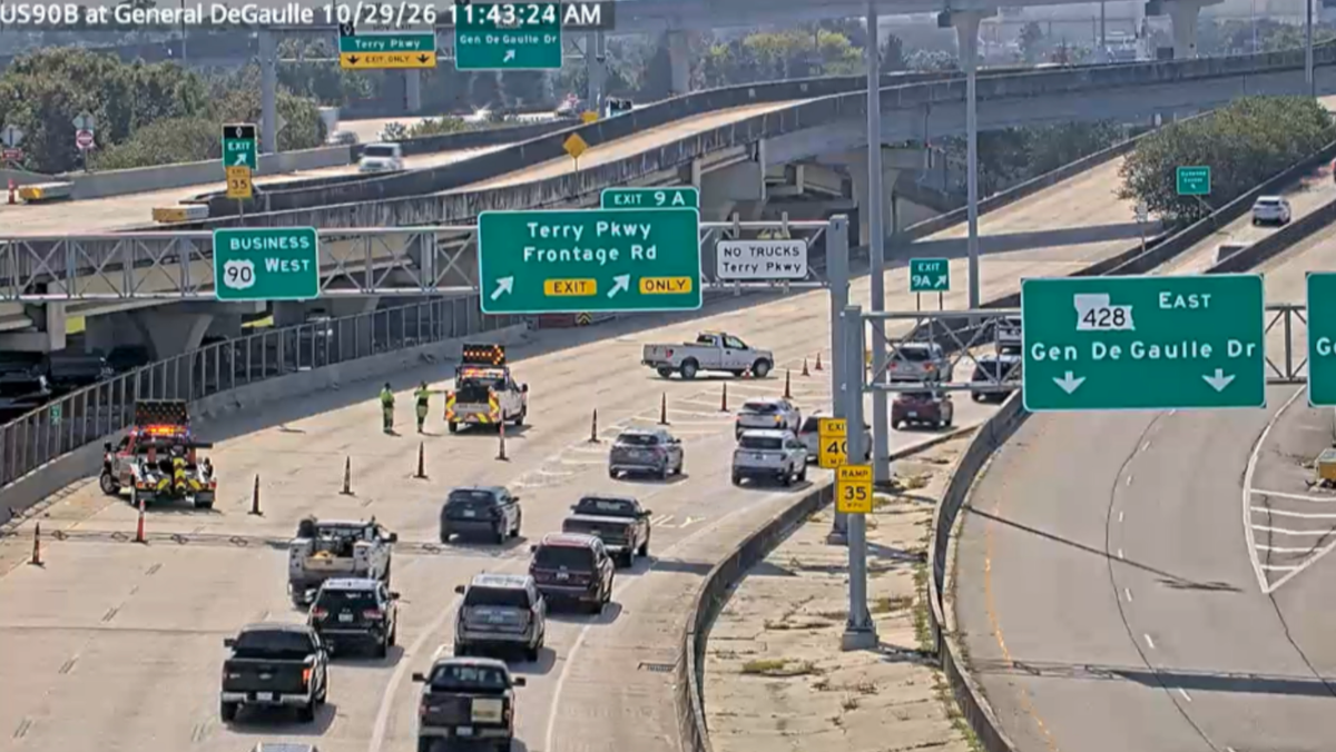 Westbank Expressway traffic near Stumpf Boulevard diverted due to gravel spill