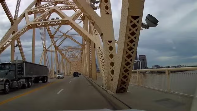Clark Memorial Bridge sidewalks closed, leaving pedestrians with no access
