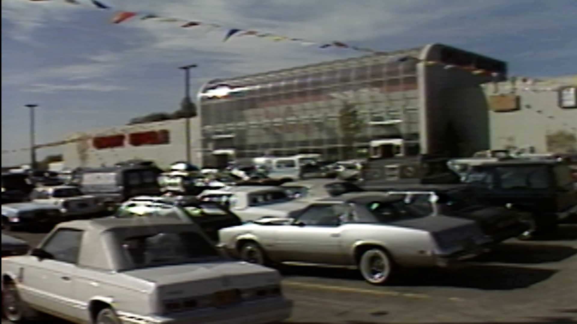 In 1985, this massive new Giant Eagle offered a brand-new experience