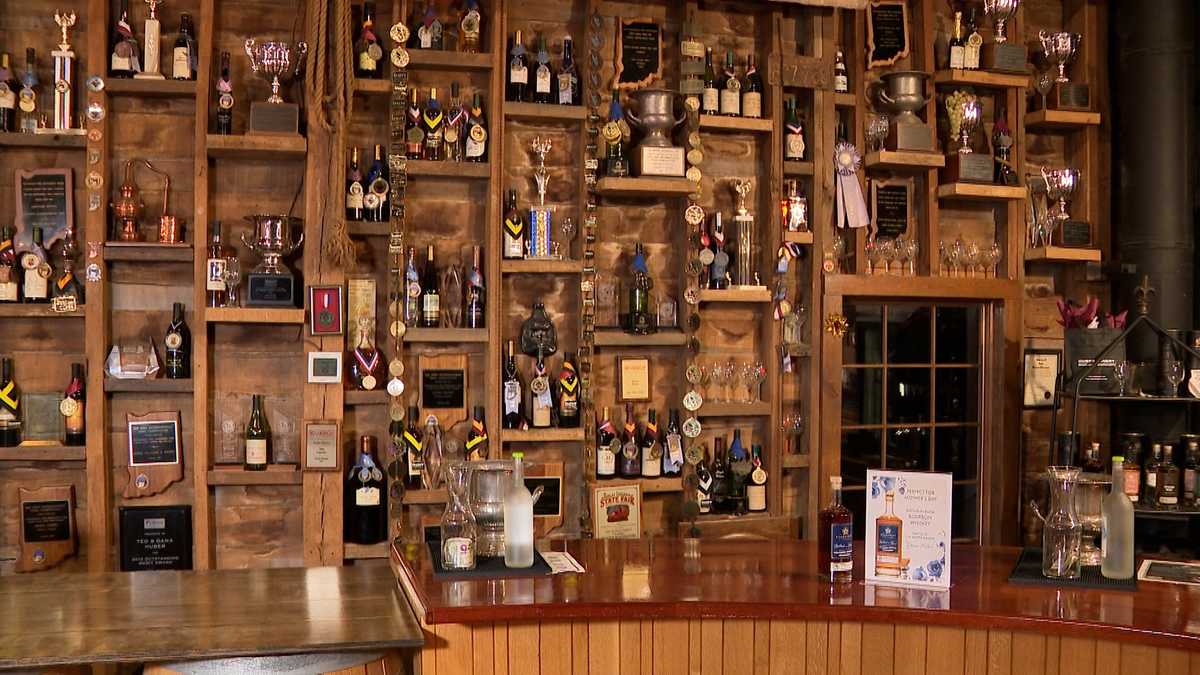 Huber's Orchard and Winery owners win top small business honor