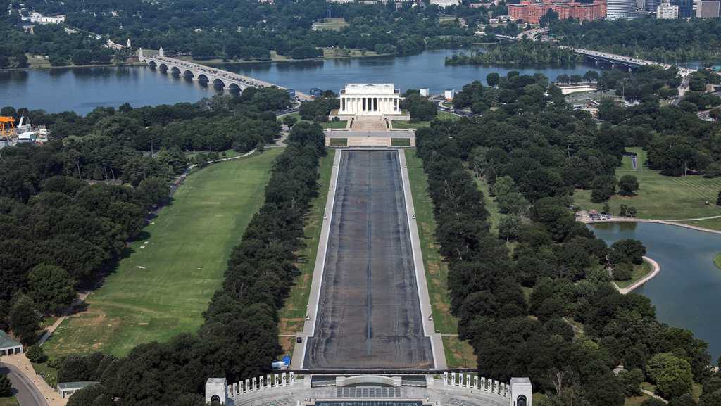 Lincoln Memorial Reflecting Pool looks gray after Trump’s 'American flag blue' revamp in Washington