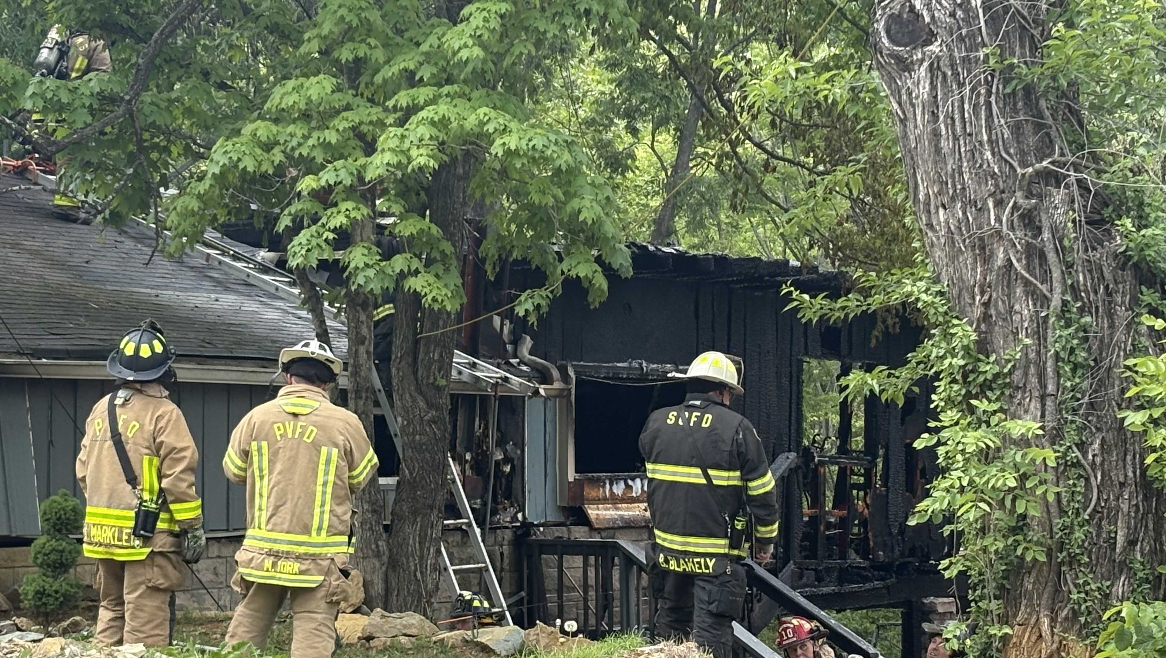 Structure fire in Crestwood partially shuts down Highway 22