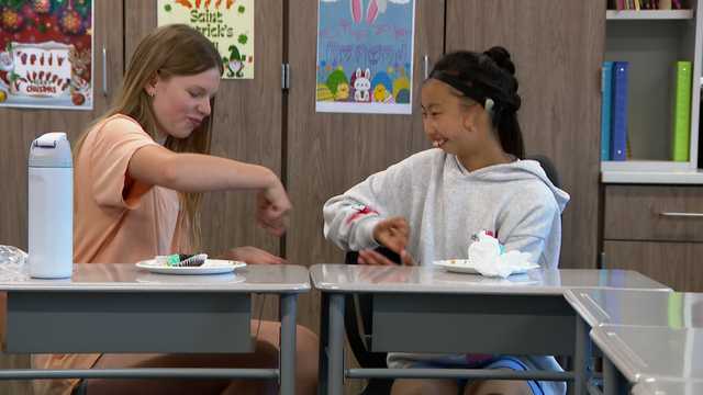 'Communication is connection': Middle schoolers create ASL club to learn to communicate with deaf classmate
