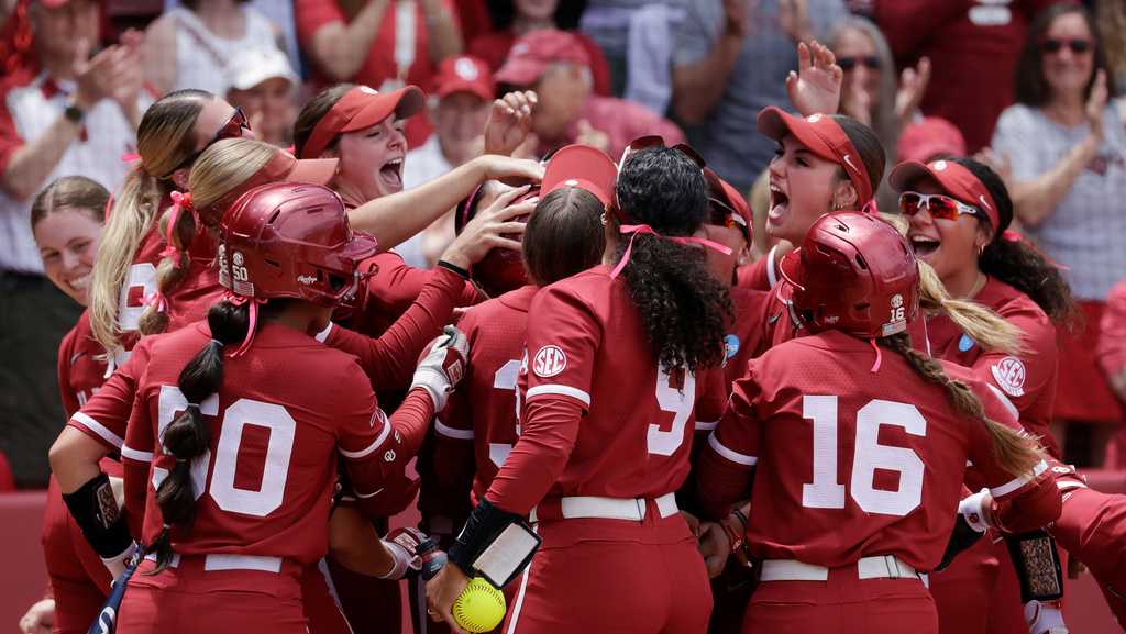 Oklahoma Sooners and Mississippi State tied in NCAA softball regional series
