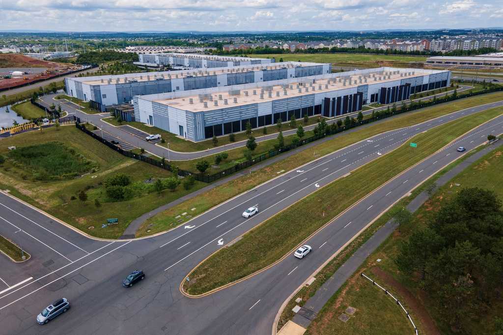 wcvb.com - Activists urge Trump against promoting coal to power data centers