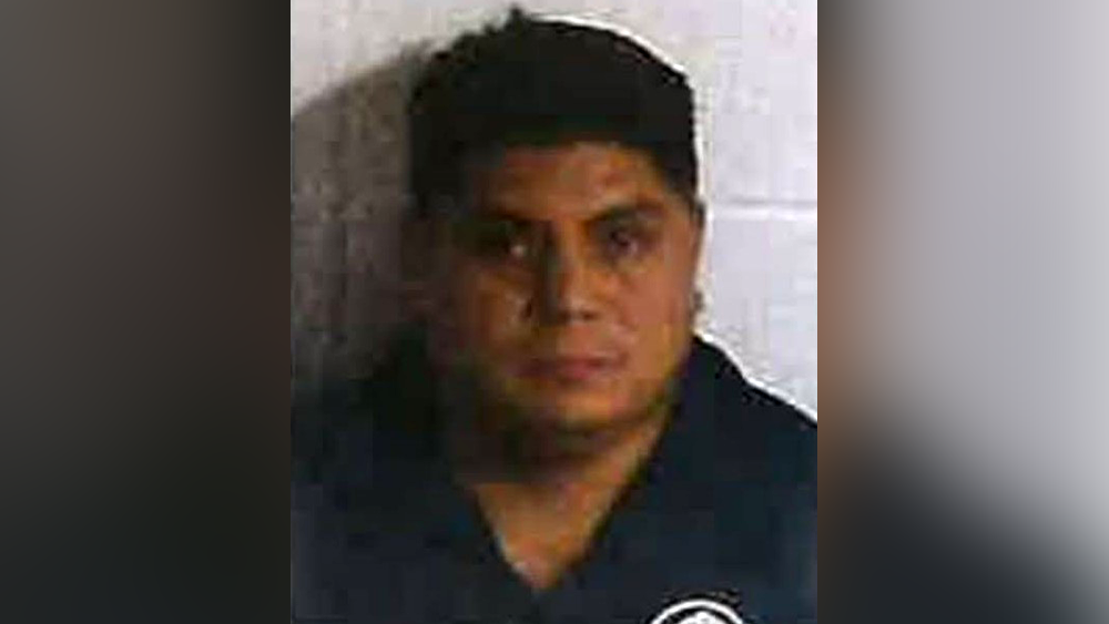 Officers search for escaped murder suspect in Southeast Georgia