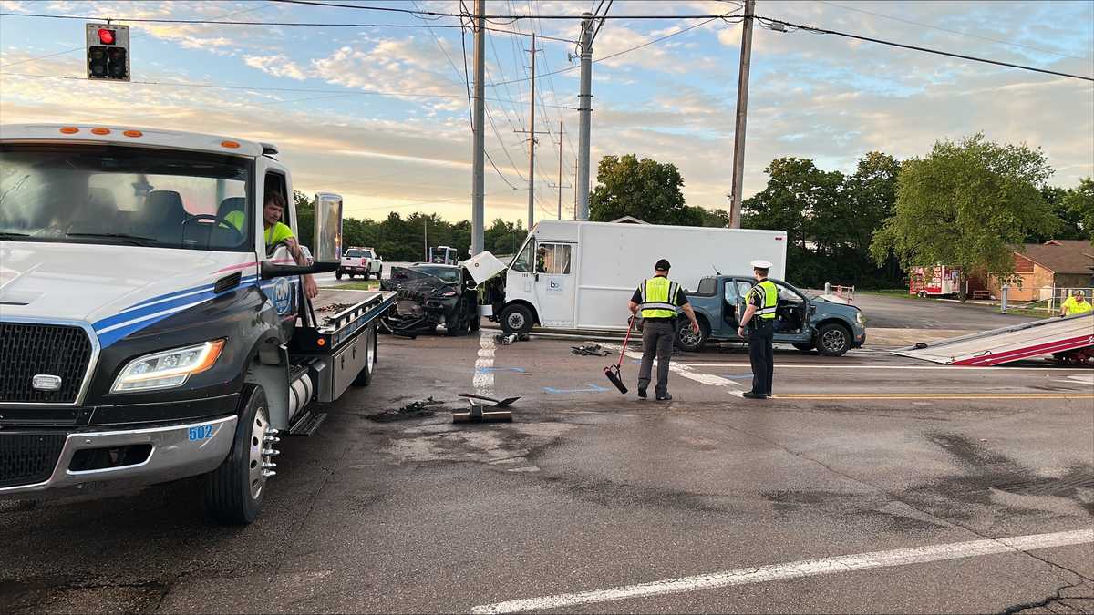 Police: 1 dead after crash involving 4 cars in West Chester