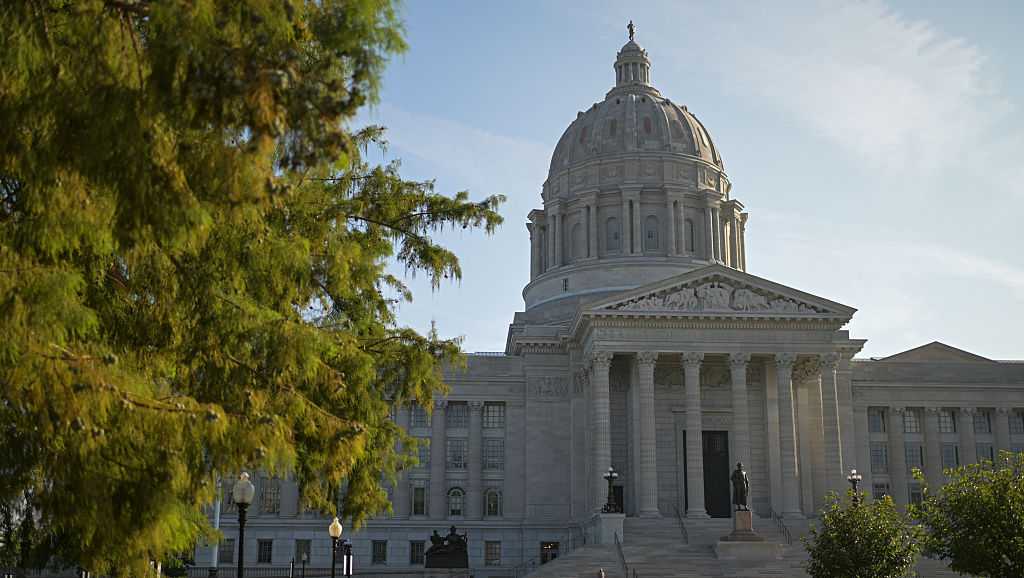 Missouri lawmakers threaten impeachment of state Supreme Court justices if Secretary of State Denny Hoskins is held in contempt; he faces Thursday hearing over 2025 map