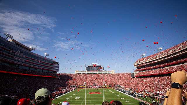 Upper Deck Golf unveils event at Memorial Stadium