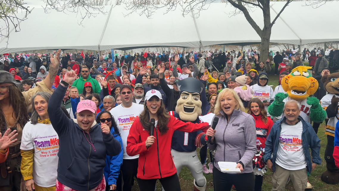 Thousands turn out for Lowell cancer walk