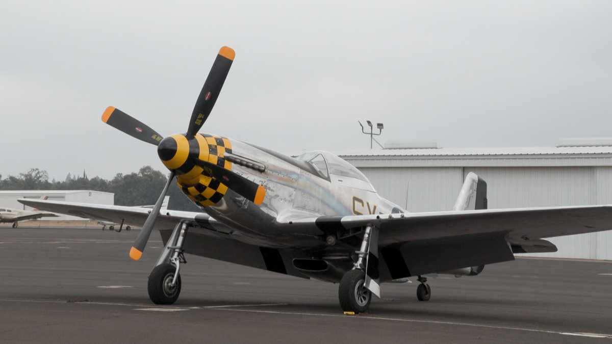 Vintage warplanes fly over Modesto during weekend formation clinic