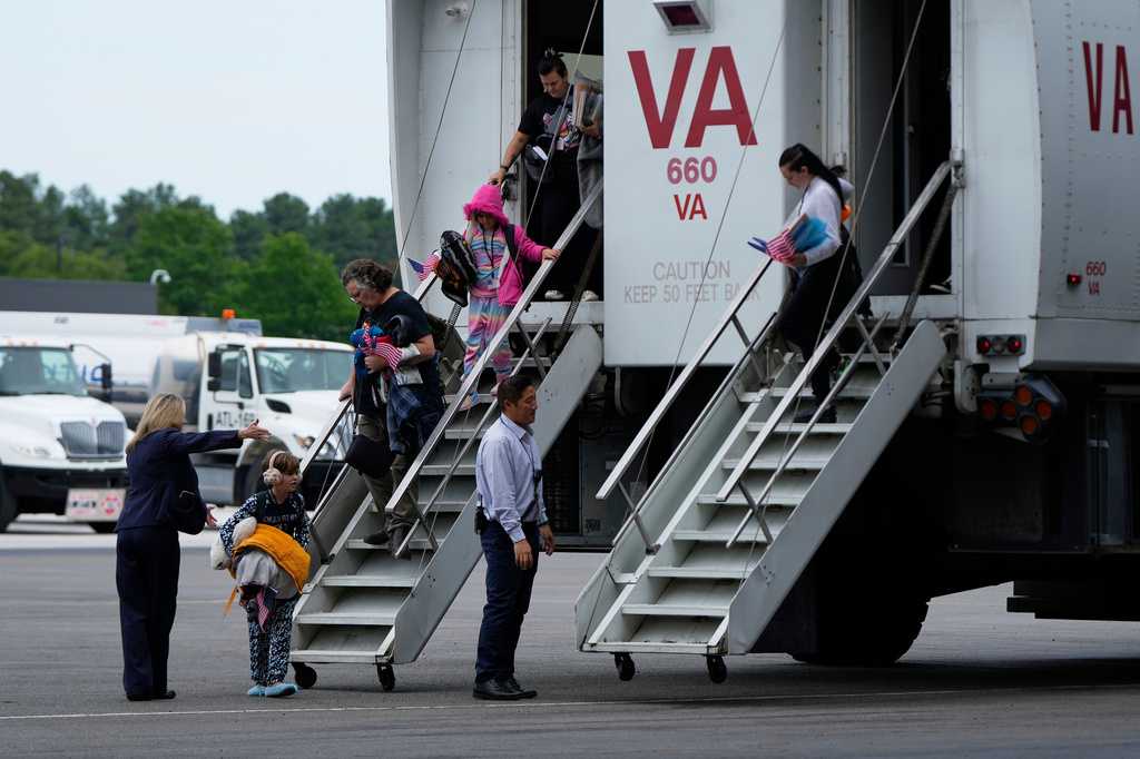 Trump administration tells Congress it will admit 17,500 white South African refugees in 2027