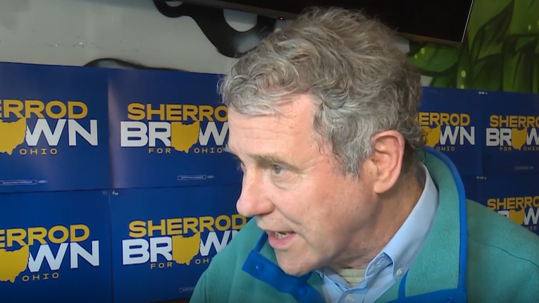 Ex Sen. Brown habla sobre el conflicto en Oriente Medio antes de la temporada de campañas.