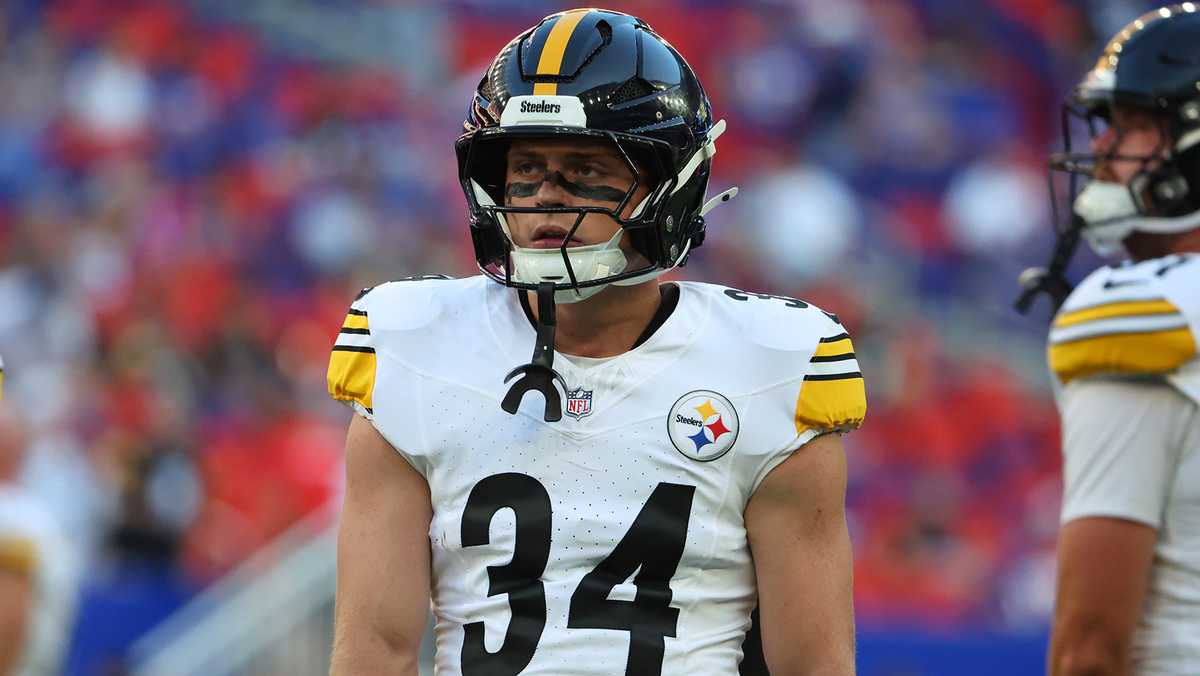 ORCHARD PARK, NEW YORK - AUGUST 27: Alex Tecza #34 of the Pittsburgh Steelers on the field before a preseason game against