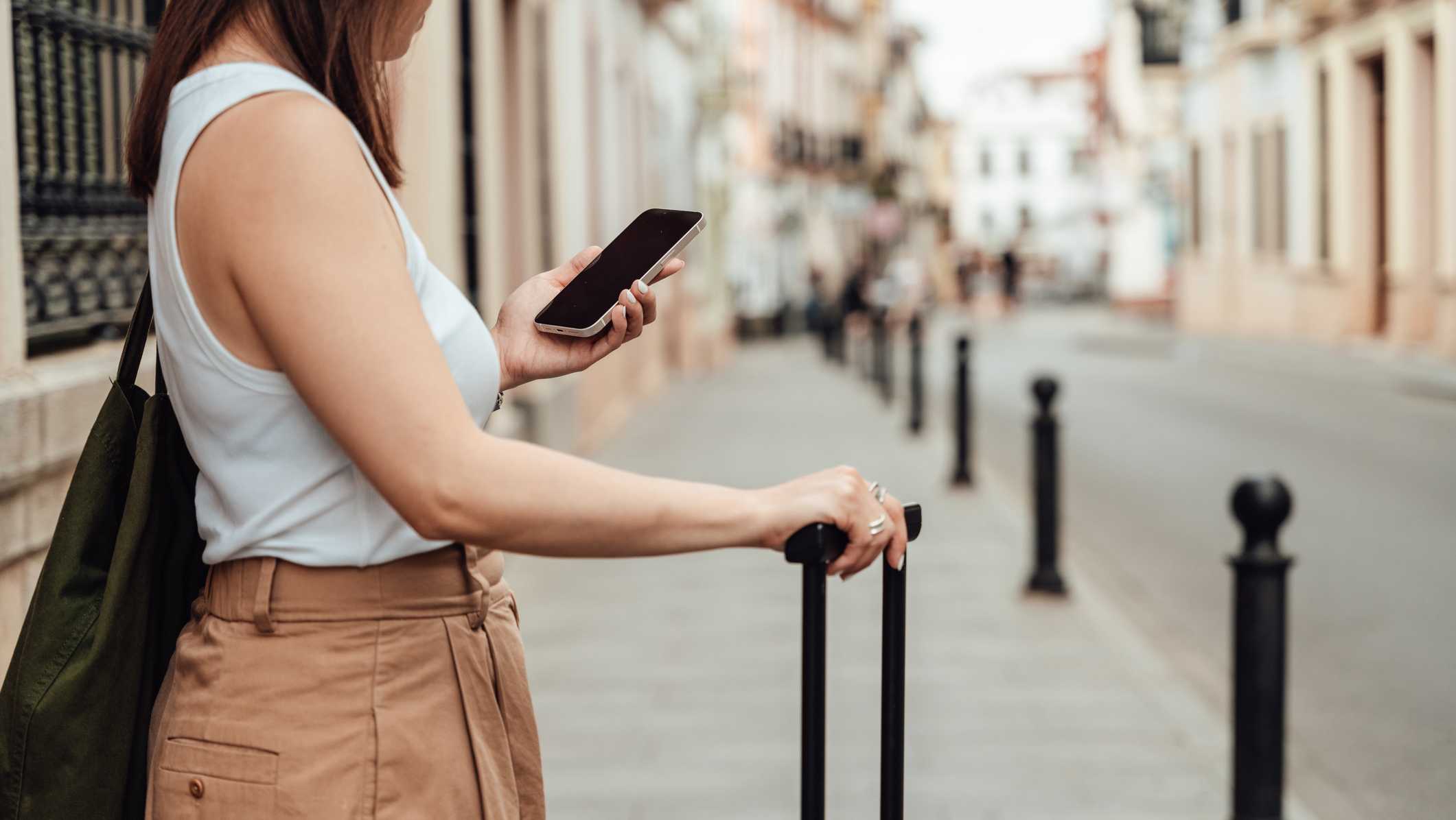 Simple steps to stay safe and save money while traveling solo