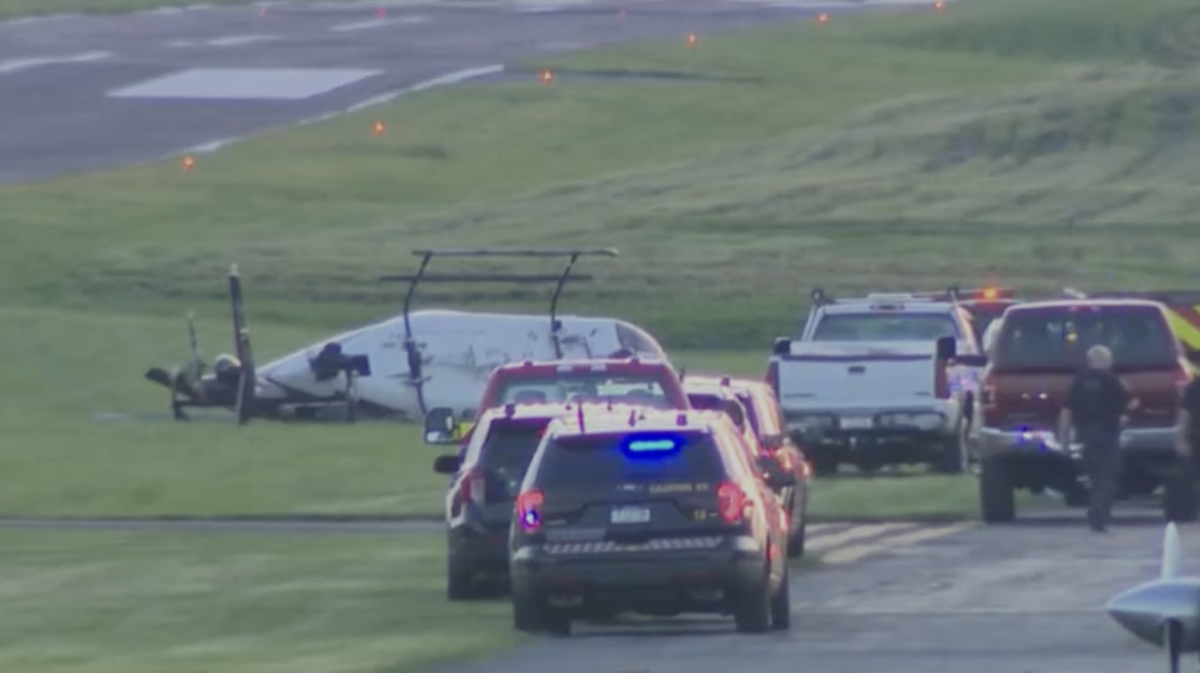 Pilot killed, 2 troopers injured after plane collides with Pennsylvania police helicopter