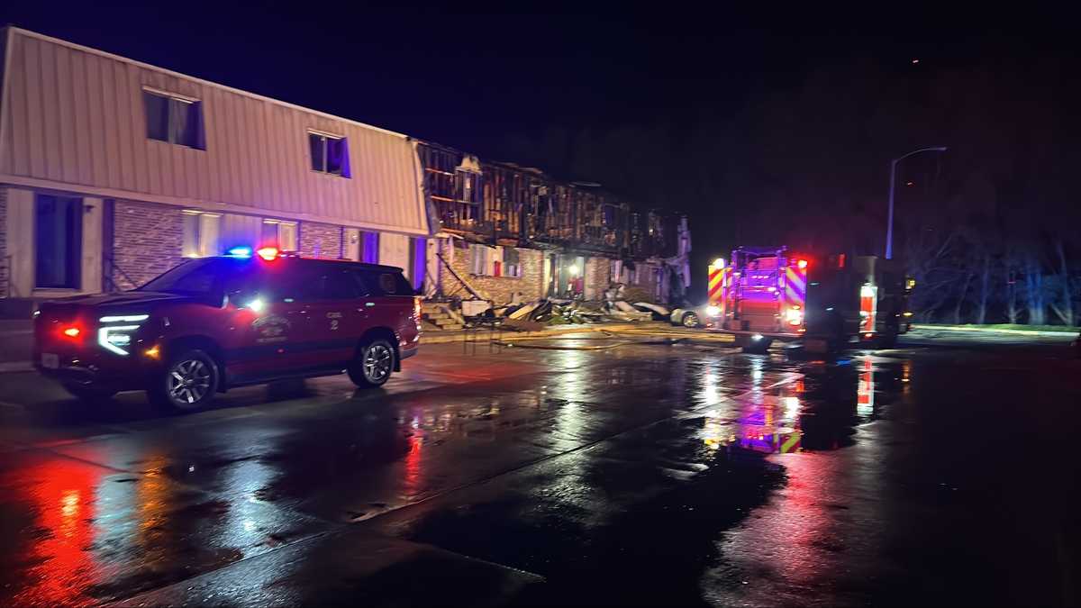 Fire at Fort Dodge apartments sends two people to hospital