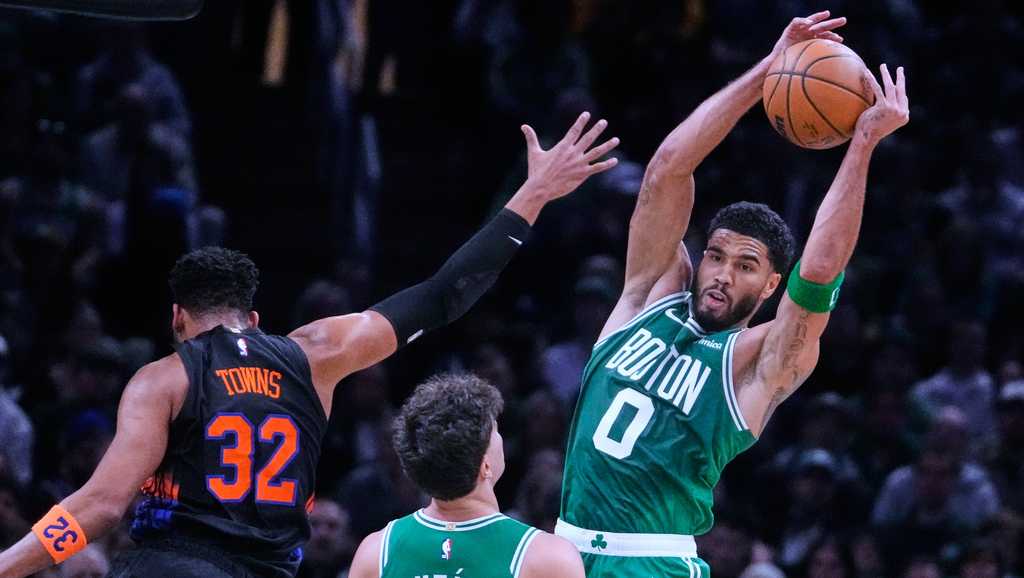 Jayson Tatum scores 36, sizzles down the stretch as Celtics fend off Knicks 107-103