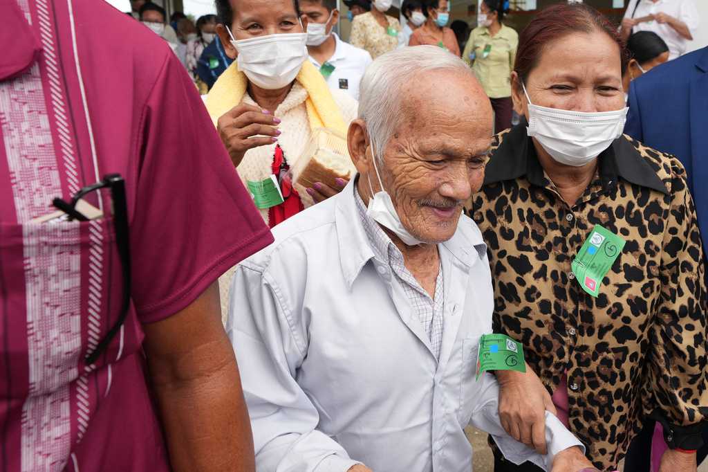 Bou Meng, Khmer Rouge survivor and artist, dies at 85