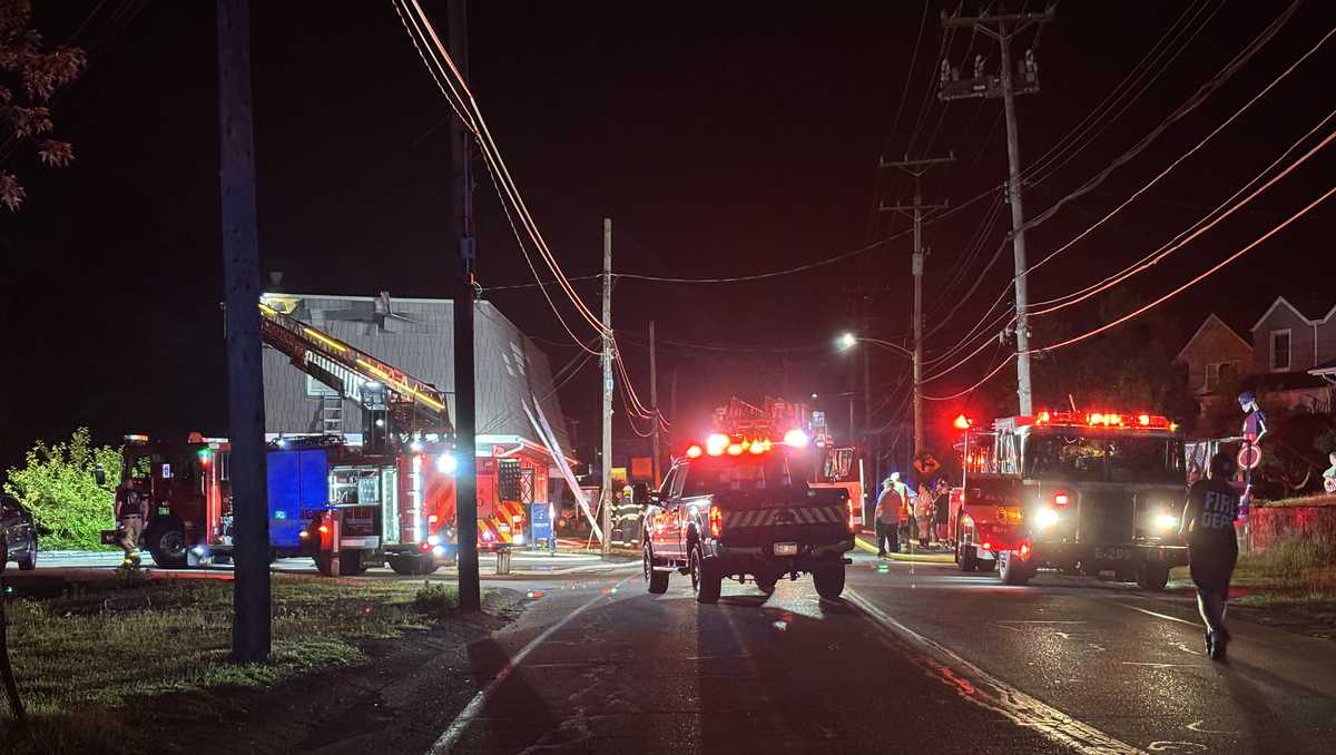 Crews battle fire in White Oak