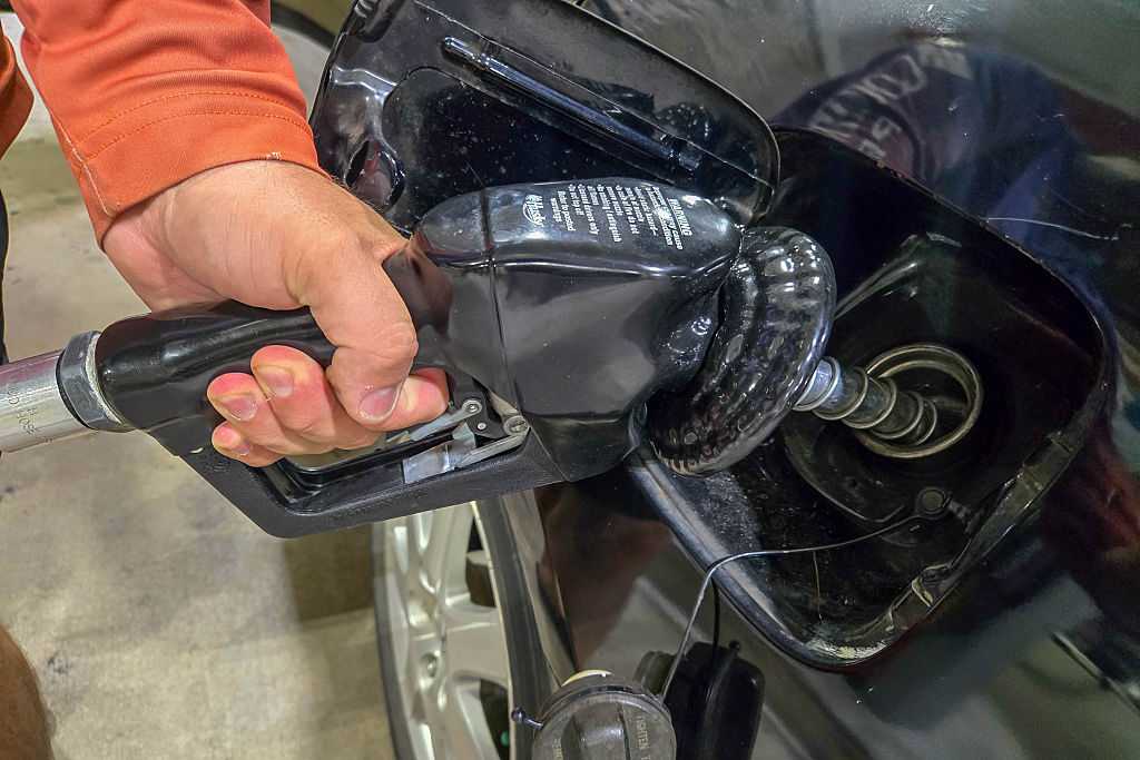 wpbf.com - Camila Pereira - Florida gas prices drop 30 cents per gallon, AAA reports