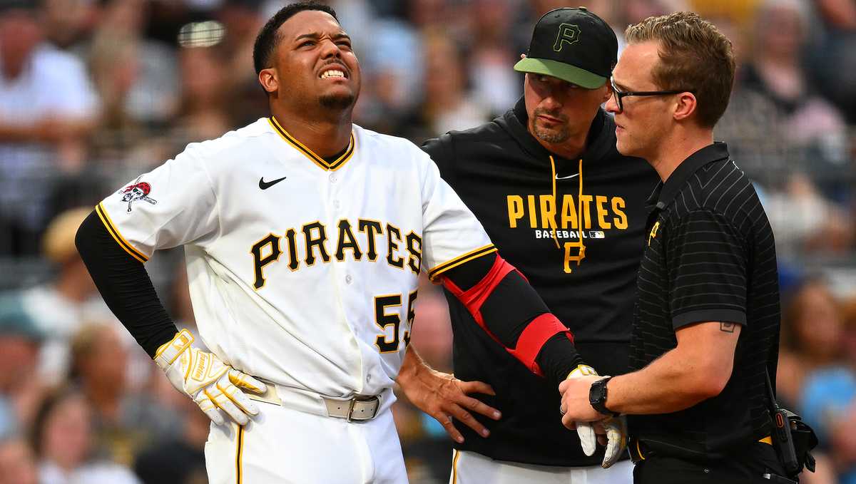 Pirates rookie star injured, leaves game