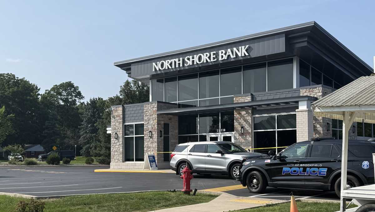 Brookfield police investigate North Shore Bank robbery; no arrests