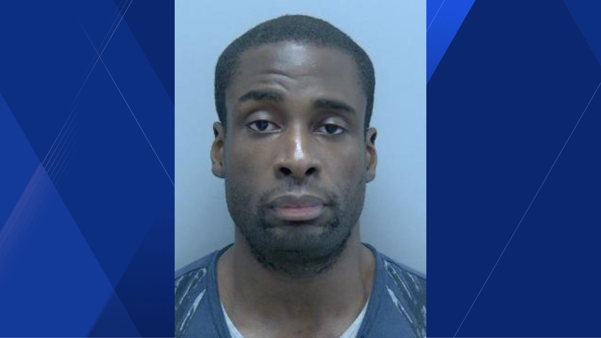 Fort Myers man wanted after skipping court following arrest for trying to meet with minor