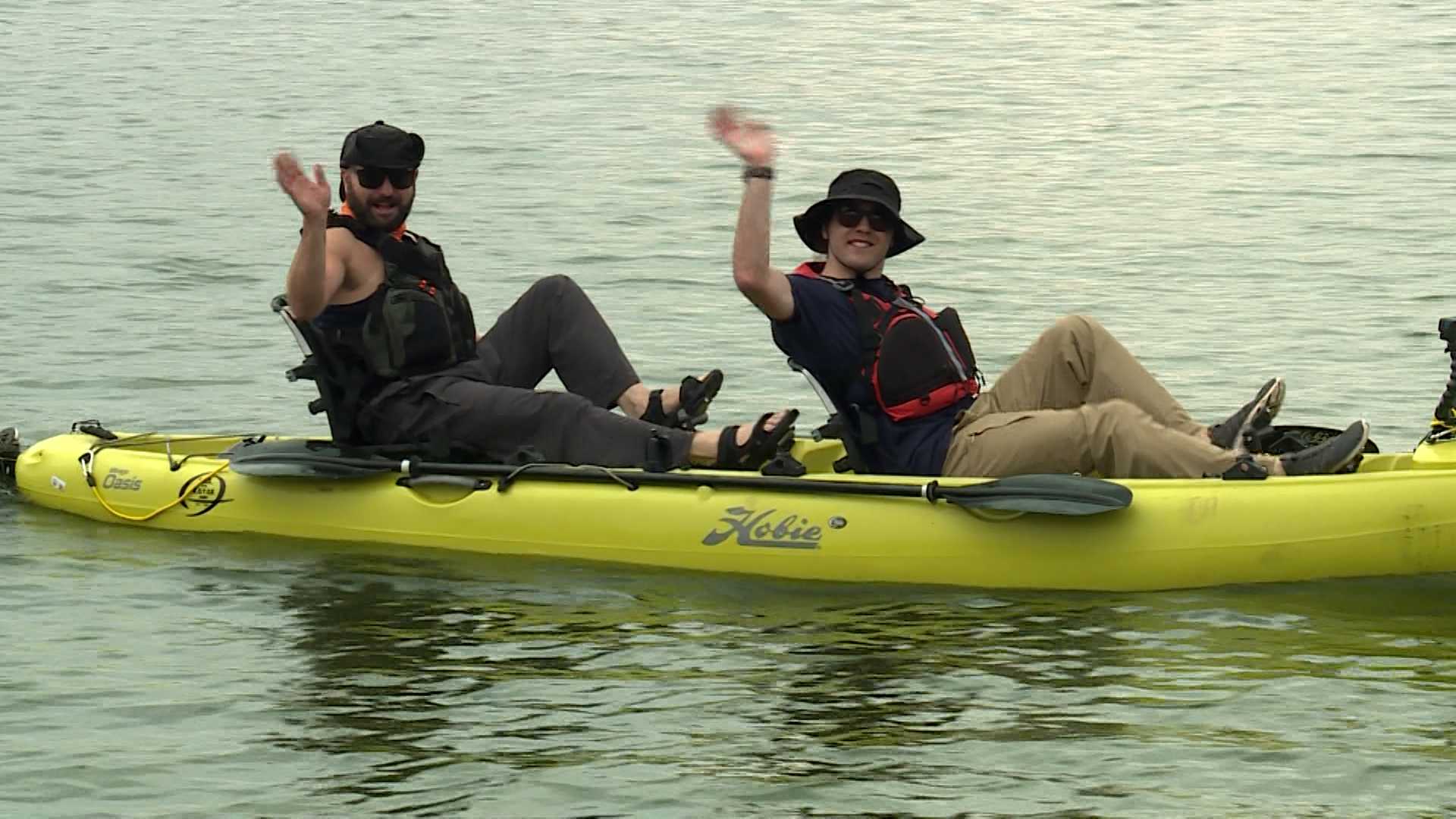 'Blindness doesn't have to define you': Duo takes on Missouri River boat race with mission greater than the finish line