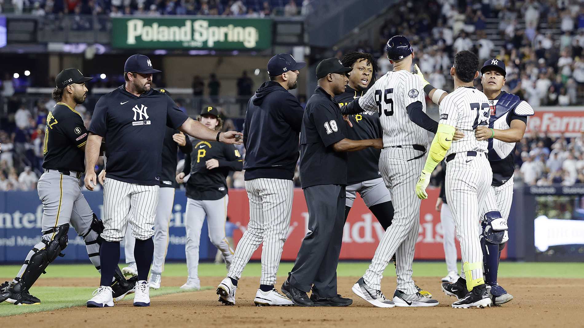 Benches clear during heated altercation in Pirates-Yankees game