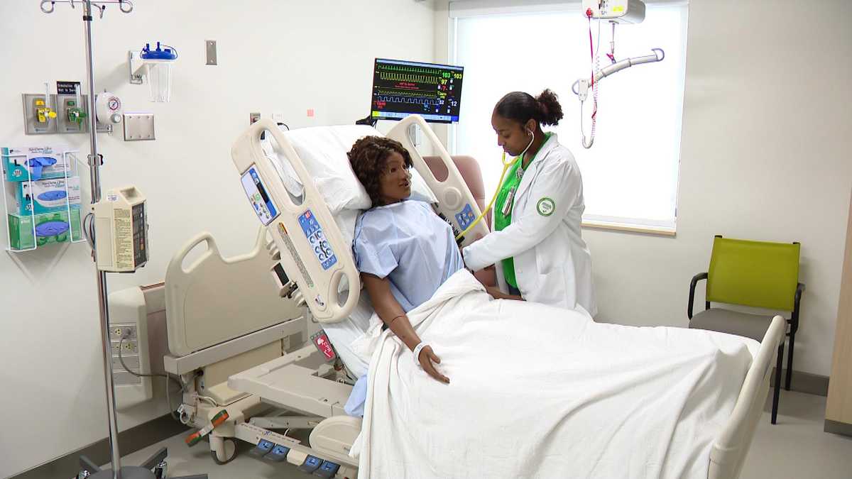 McDaniel College nursing students learn at new hospital lab