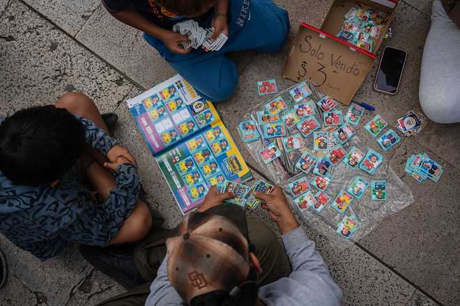 10 June 2026, Mexico, Mexiko-Stadt: People swap stickers for the Panini World Cup album in the historic center of Mexico City. Photo: Felix Marquez/dpa (Photo by Felix Marquez/picture alliance via Getty Images)