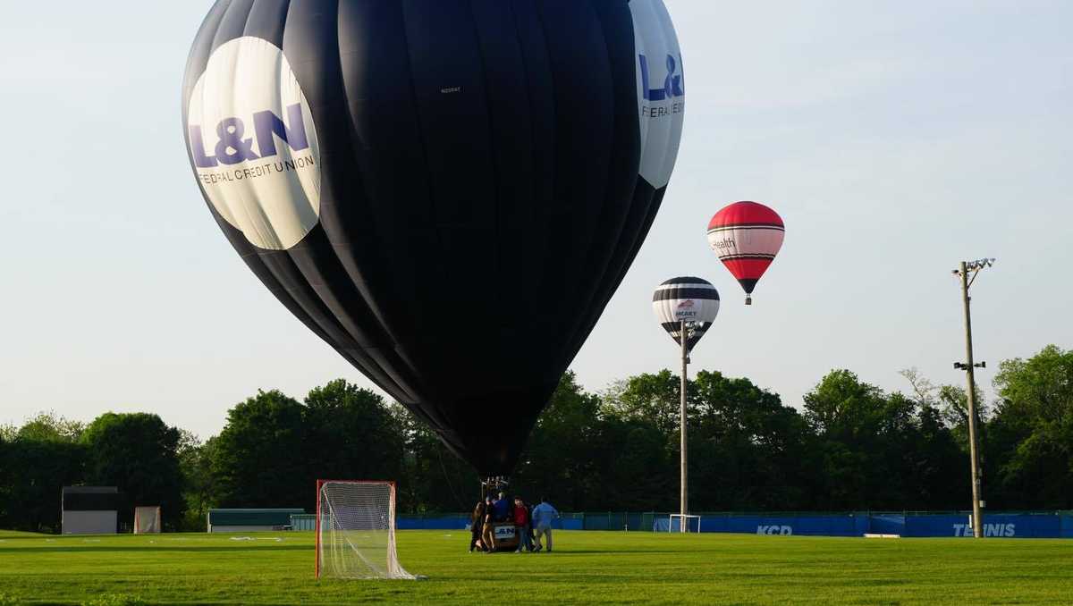 Rudolph Balloon Races Great Balloon Rush-Hour Race reroutes, lands on school's sports field