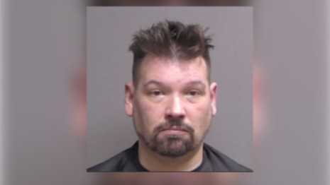 Florida man running for governor accused of battering 2 'elderly victims,' hitting one with cane