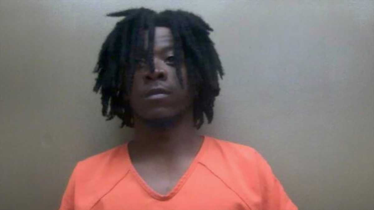 Sheriff says Natchez man crawled through window before alleged assault on 15-year-old