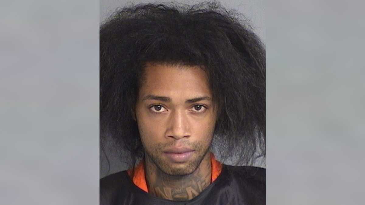 1 arrested, 1 sought in fatal Kissimmee stabbing, police say