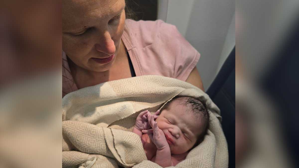 Woman gives birth on Delta flight just before landing in Oregon