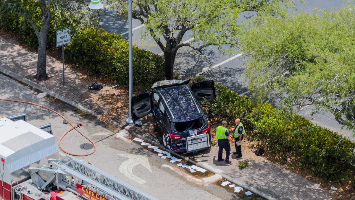 2 seriously injured after car catches fire following crash in Cape Coral