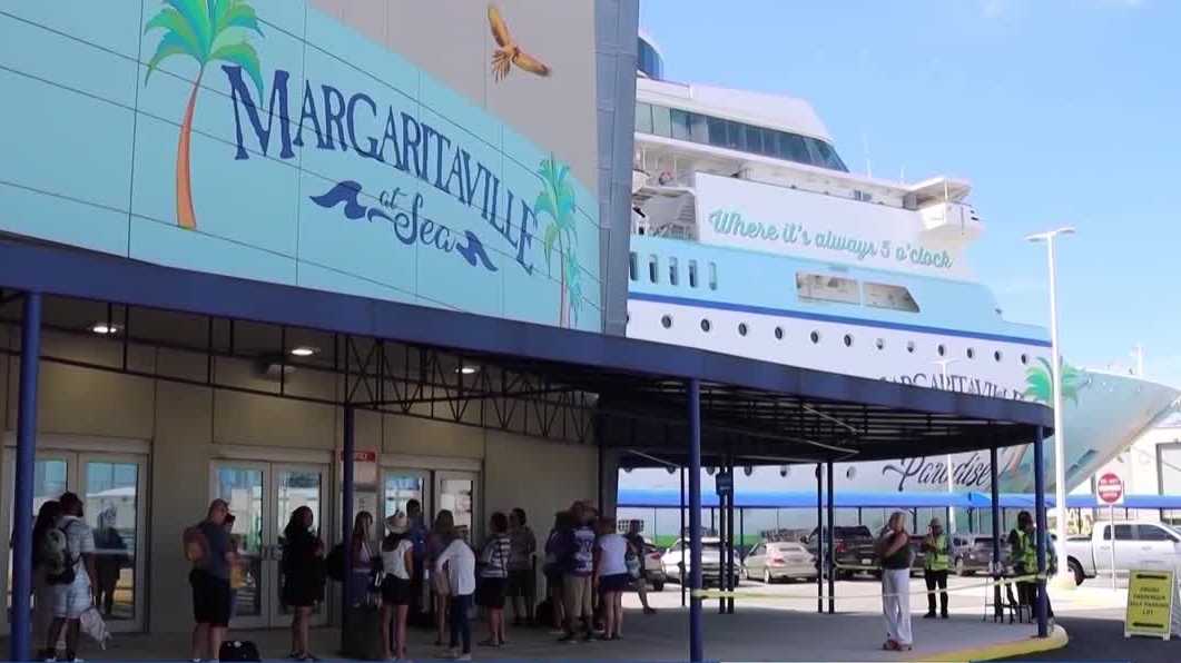 Margaritaville cruise passengers react to weather delay at Port of Palm Beach